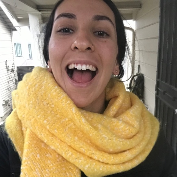 Meet your Posher, Lacey - Picture 3 of 4